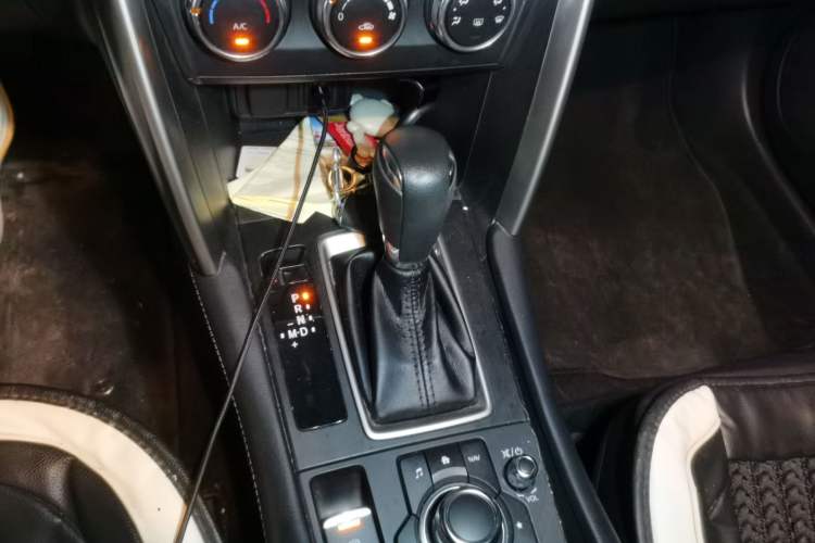 Used Mazda CX-4 2018 2.0L Automatic Two-Wheel Drive Blue Sky Dynamic Version China VI Standard Gear Lever