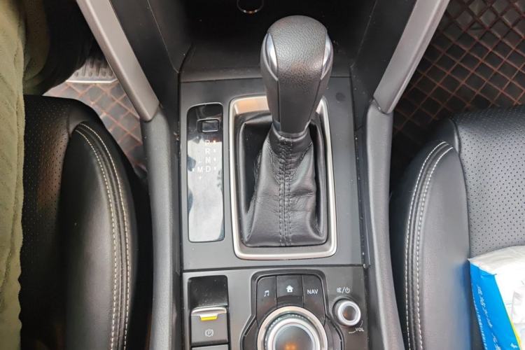 Used Mazda CX-4 2018 2.0L Automatic Two-Wheel Drive Blue Sky Dynamic Version China VI Standard Gear Lever