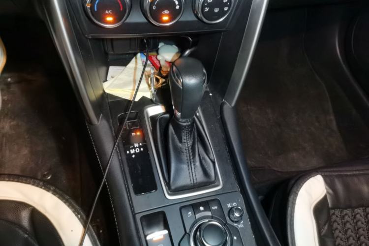 Used Mazda CX-4 2018 2.0L Automatic Two-Wheel Drive Blue Sky Dynamic Version China VI Standard Gear Lever