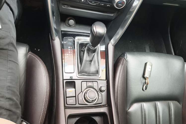 Used Mazda CX-4 2018 2.0L Automatic Two-Wheel Drive Blue Sky Luxury Edition Gear Lever
