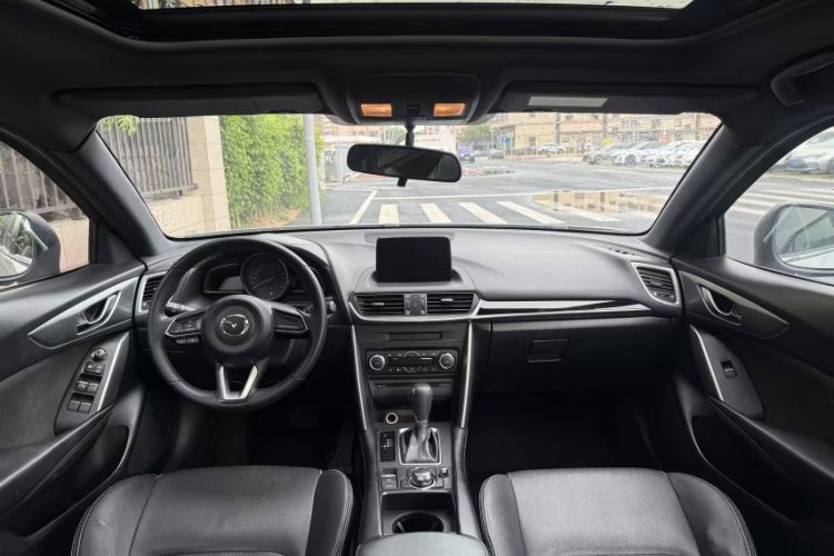 Used Mazda CX-4 2018 2.0L Automatic 2WD Blue Sky Exploration Edition China VI Standard Interior 2