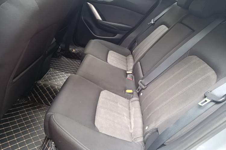 Used Mazda CX-4 2018 2.0L Automatic Two-Wheel Drive Blue Sky Dynamic Version China V Standard Left Rear Seat