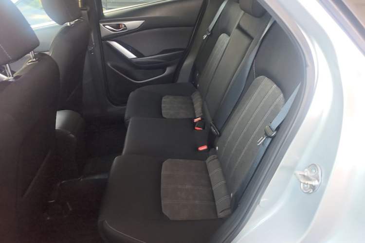 Used Mazda CX-4 2018 2.0L Manual Two-Wheel Drive Blue Sky Dynamic Edition China V Standard Left Rear Seat