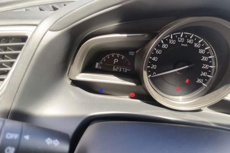 Used Mazda CX-4 2018 2.0L Automatic Two-Wheel Drive Blue Sky Exploration Version China V Standard Odometer Close Up