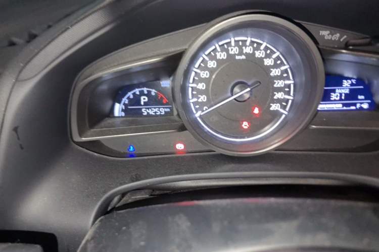 Used Mazda CX-4 2018 2.0L Automatic Two-Wheel Drive Blue Sky Dynamic Version China V Standard Odometer Close Up
