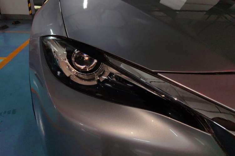 Used Mazda CX-4 2018 2.0L Manual Two-Wheel Drive Blue Sky Dynamic Edition China V Standard Right Front Headlight