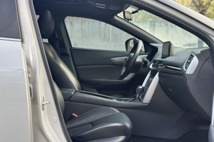 Used Mazda CX-4 2018 2.0L Automatic Two-Wheel Drive Blue Sky Dynamic Version China V Standard Right Front Seat