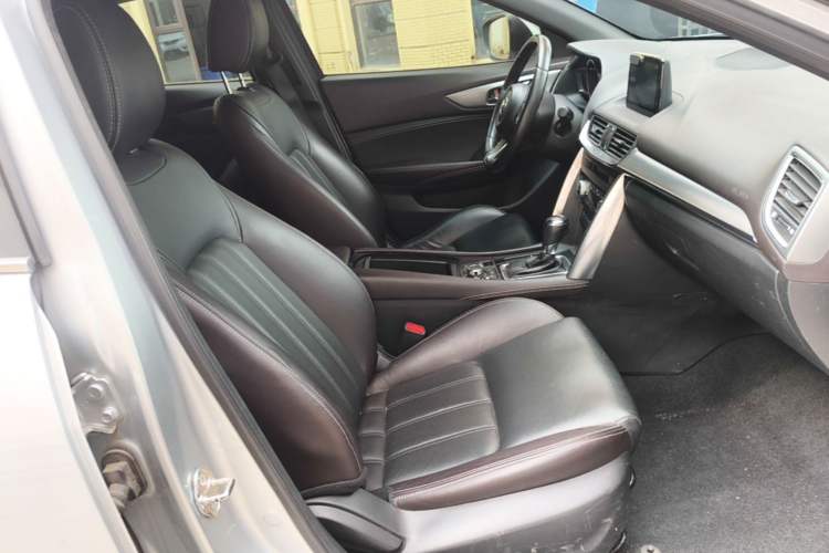 Used Mazda CX-4 2018 2.0L Automatic Two-Wheel Drive Blue Sky Luxury Edition Right Front Seat