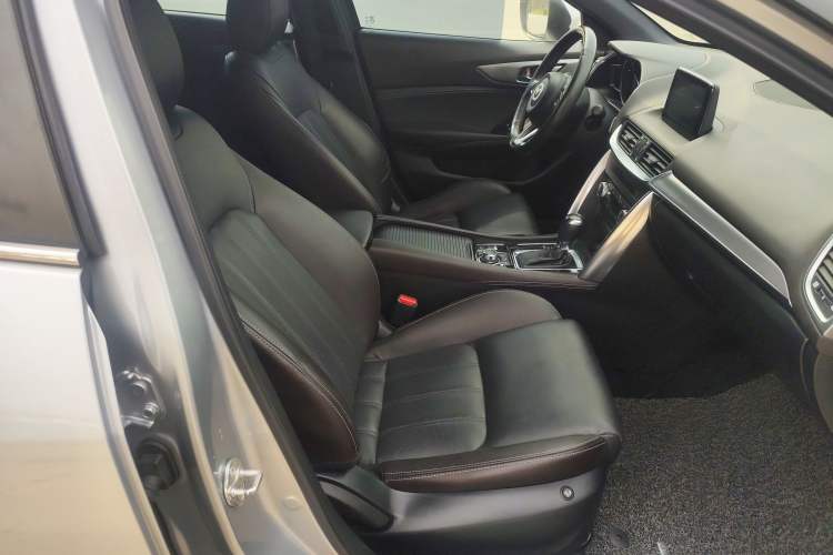 Used Mazda CX-4 2018 2.0L Automatic Two-Wheel Drive Blue Sky Luxury Edition Right Front Seat