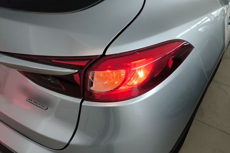 Used Mazda CX-4 2018 2.0L Automatic Two-Wheel Drive Blue Sky Dynamic Version China VI Standard Right Rear Taillight