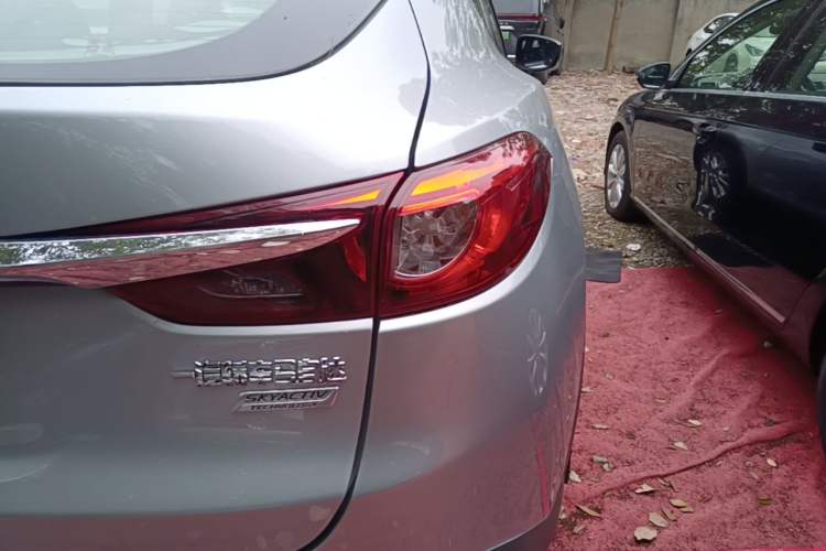 Used Mazda CX-4 2018 2.0L Automatic Two-Wheel Drive Blue Sky Dynamic Version China V Standard Right Rear Taillight