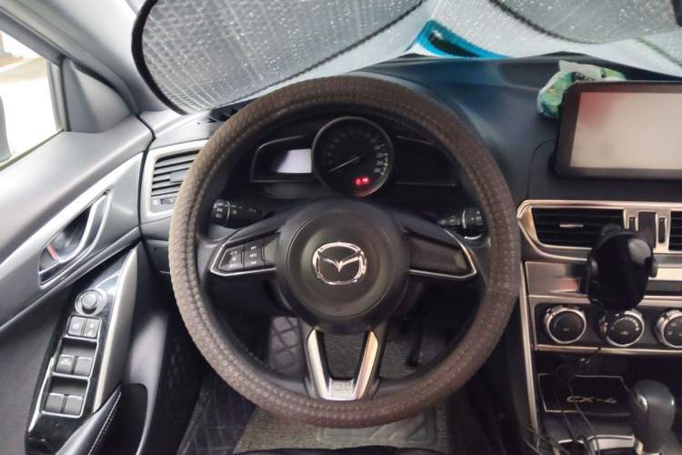 Used Mazda CX-4 2018 2.0L Automatic Two-Wheel Drive Blue Sky Dynamic Version China VI Standard Steering Wheel
