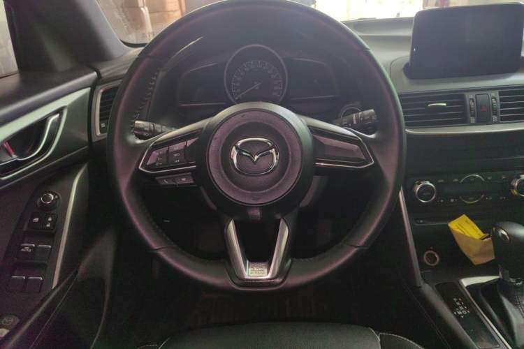 Used Mazda CX-4 2018 2.0L Automatic 2WD Blue Sky Exploration Edition China VI Standard Steering Wheel