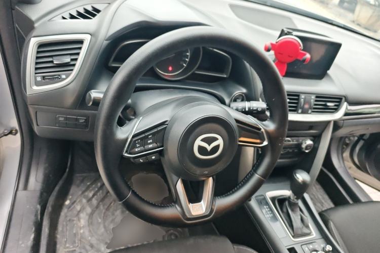 Used Mazda CX-4 2018 2.0L Automatic 2WD Blue Sky Exploration Edition China VI Standard Steering Wheel