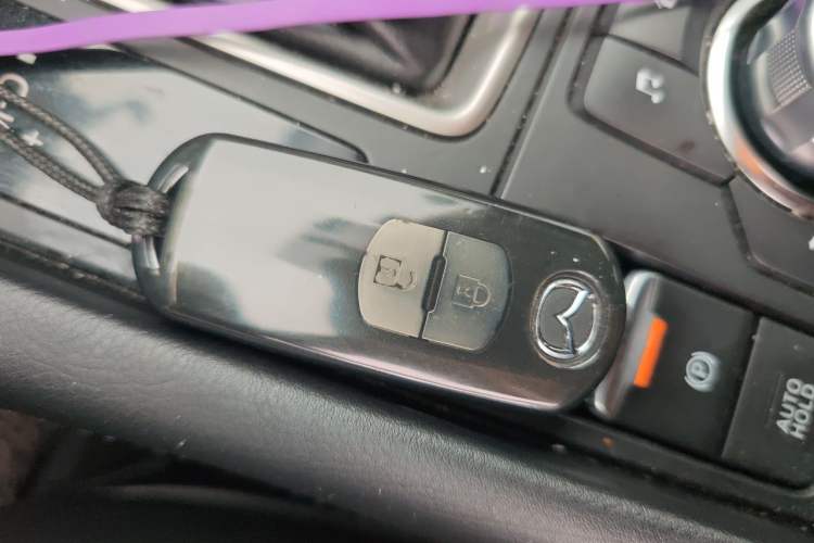 Used Mazda CX-4 2018 2.0L Automatic Two-Wheel Drive Blue Sky Exploration Version China V Standard Vehicle Key