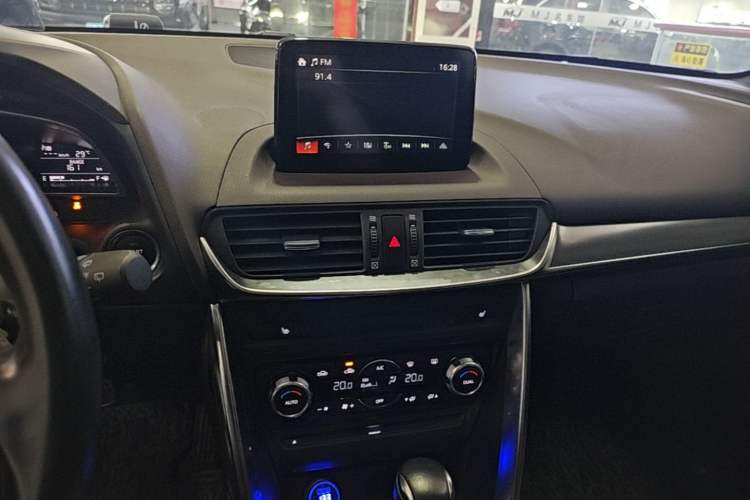 Used Mazda CX-4 2018 2.0L Automatic Two-Wheel Drive Blue Sky Leading Edition China V Standard Audio And AC Panel