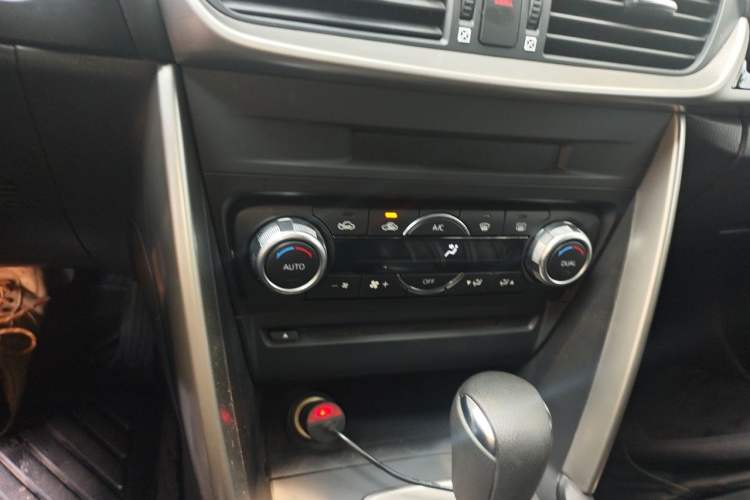 Used Mazda CX-4 2018 2.0L Automatic 2WD Blue Sky Exploration Edition China VI Standard Audio And AC Panel