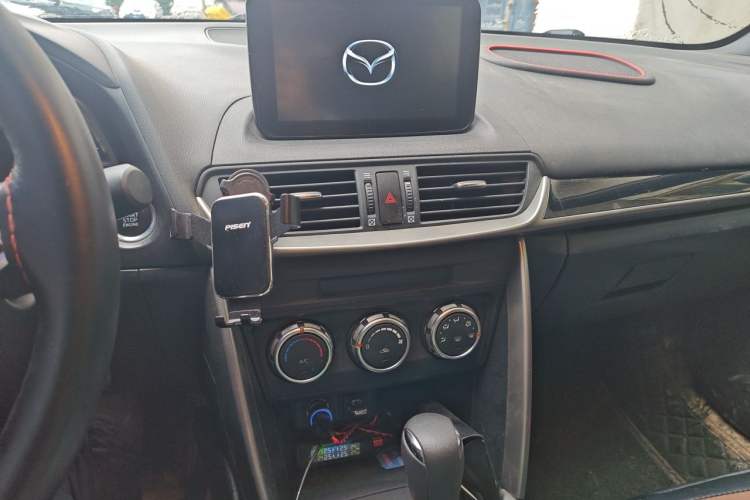 Used Mazda CX-4 2018 2.0L Automatic Two-Wheel Drive Blue Sky Dynamic Version China V Standard Audio And AC Panel