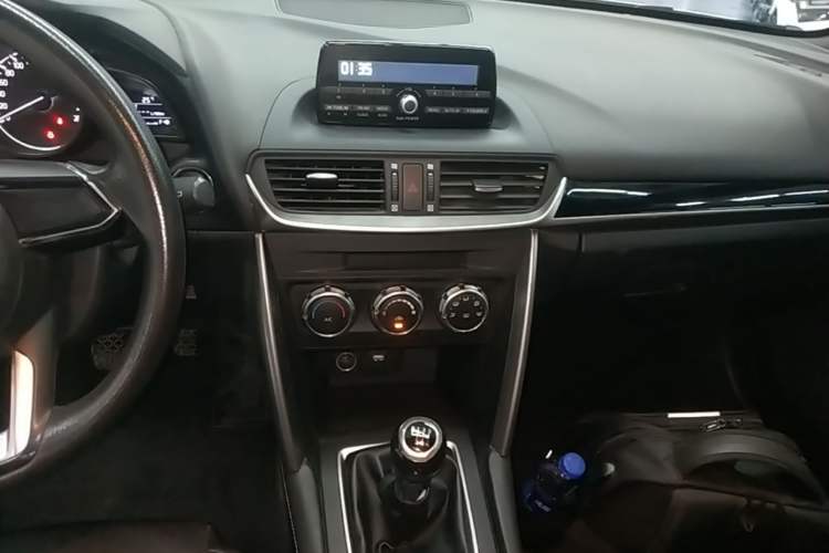 Used Mazda CX-4 2018 2.0L Manual Two-Wheel Drive Blue Sky Dynamic Edition China V Standard Audio And AC Panel