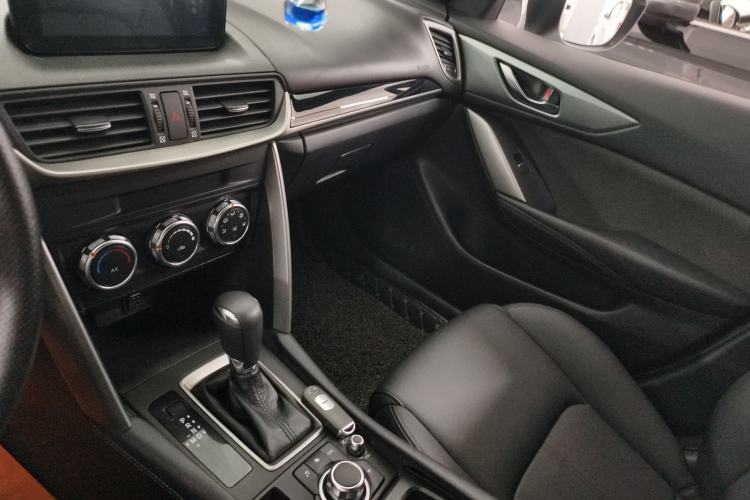 Used Mazda CX-4 2018 2.0L Automatic Two-Wheel Drive Blue Sky Dynamic Version China VI Standard Audio And AC Panel