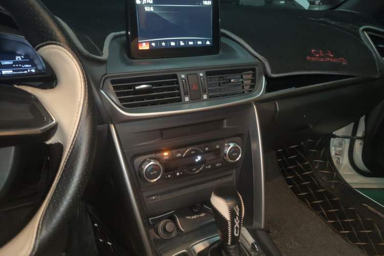 Used Mazda CX-4 2018 2.0L Automatic Two-Wheel Drive Blue Sky Exploration Version China V Standard Audio And AC Panel