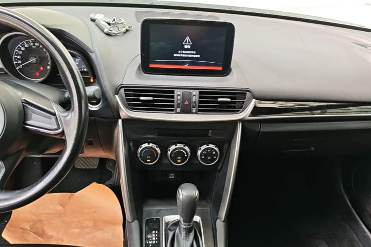 Used Mazda CX-4 2018 2.0L Automatic Two-Wheel Drive Blue Sky Dynamic Version China VI Standard Audio And AC Panel