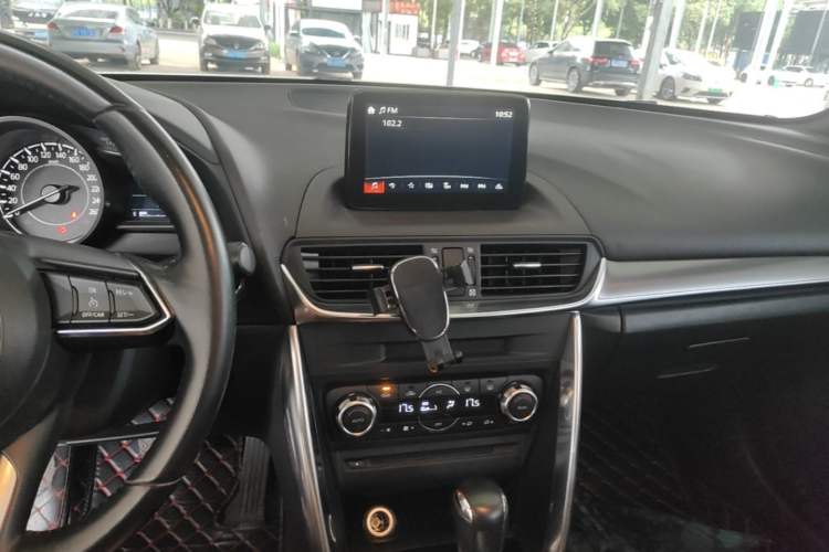 Used Mazda CX-4 2018 2.0L Automatic Two-Wheel Drive Blue Sky Premium Upgrade Version China VI Standard Audio And AC Panel