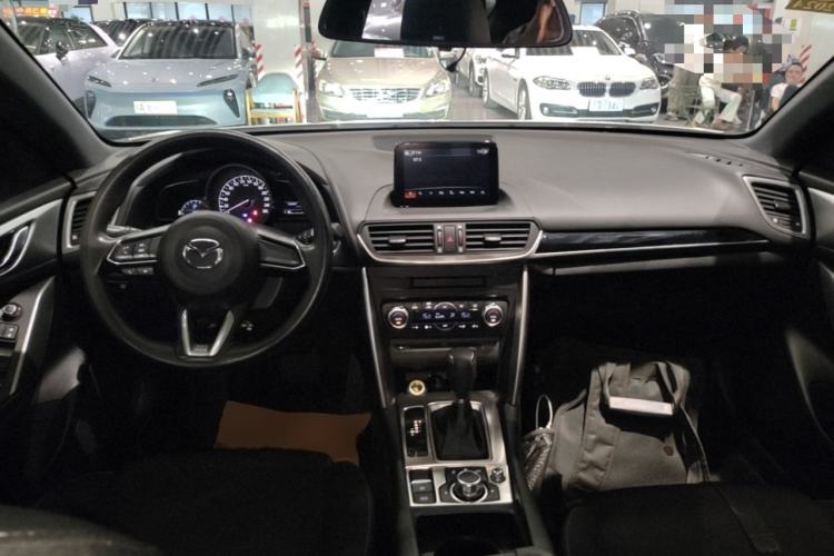 Used Mazda CX-4 2018 2.0L Automatic Two-Wheel Drive Blue Sky Exploration Version China V Standard Center Console
