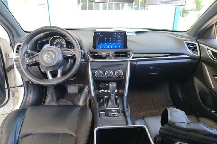 Used Mazda CX-4 2018 2.0L Automatic Two-Wheel Drive Blue Sky Dynamic Version China V Standard Center Console