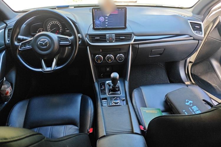 Used Mazda CX-4 2018 2.0L Automatic Two-Wheel Drive Blue Sky Dynamic Version China V Standard Center Console