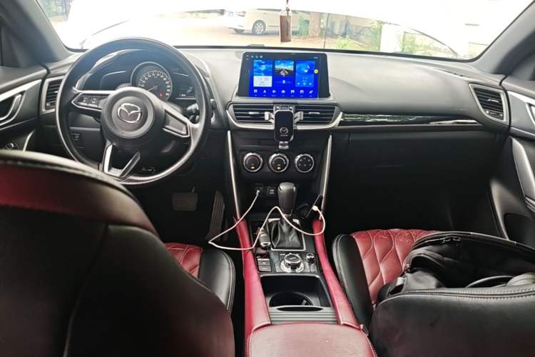 Used Mazda CX-4 2018 2.0L Automatic Two-Wheel Drive Blue Sky Dynamic Version China VI Standard Center Console