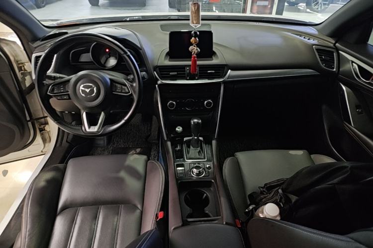 Used Mazda CX-4 2018 2.0L Automatic Two-Wheel Drive Blue Sky Leading Edition China V Standard Center Console