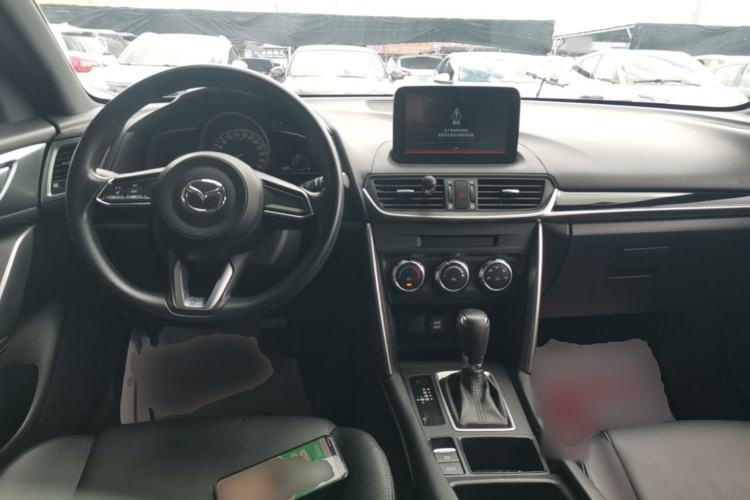 Used Mazda CX-4 2018 2.0L Automatic Two-Wheel Drive Blue Sky Dynamic Version China VI Standard Center Console