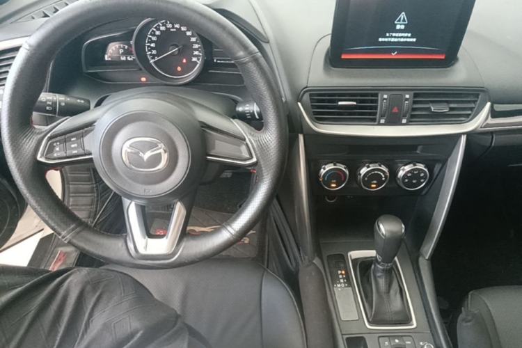 Used Mazda CX-4 2018 2.0L Automatic Two-Wheel Drive Blue Sky Dynamic Version China VI Standard Center Console