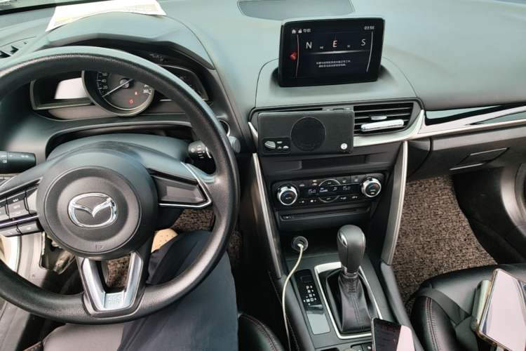 Used Mazda CX-4 2018 2.0L Automatic 2WD Blue Sky Exploration Edition China VI Standard Center Console