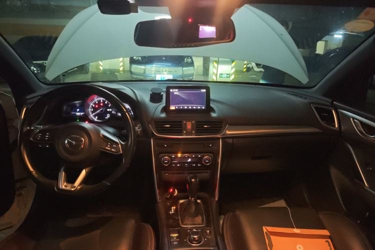 Used Mazda CX-4 2018 2.0L Automatic Two-Wheel Drive Blue Sky Leading Edition China V Standard Center Console