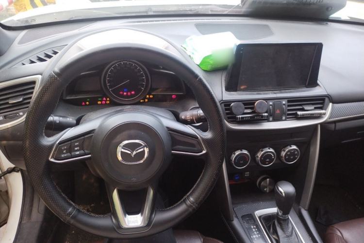Used Mazda CX-4 2018 2.0L Automatic Two-Wheel Drive Blue Sky Dynamic Version China V Standard Center Console