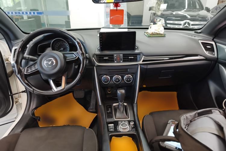 Used Mazda CX-4 2018 2.0L Automatic Two-Wheel Drive Blue Sky Dynamic Version China V Standard Center Console