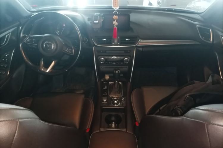 Used Mazda CX-4 2018 2.0L Automatic Two-Wheel Drive Blue Sky Leading Edition China V Standard Center Console