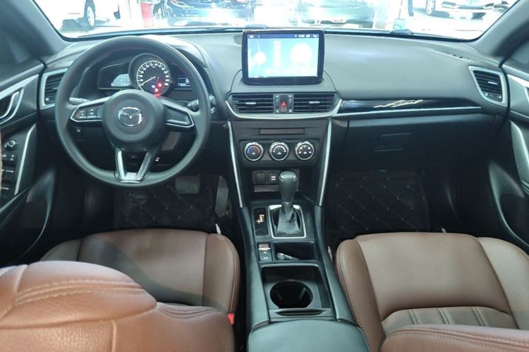 Used Mazda CX-4 2018 2.0L Automatic Two-Wheel Drive Blue Sky Dynamic Version China V Standard Center Console