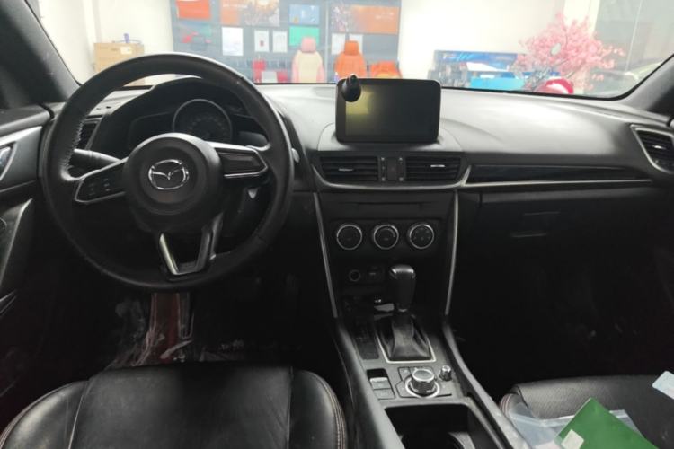 Used Mazda CX-4 2018 2.0L Automatic Two-Wheel Drive Blue Sky Dynamic Version China VI Standard Center Console