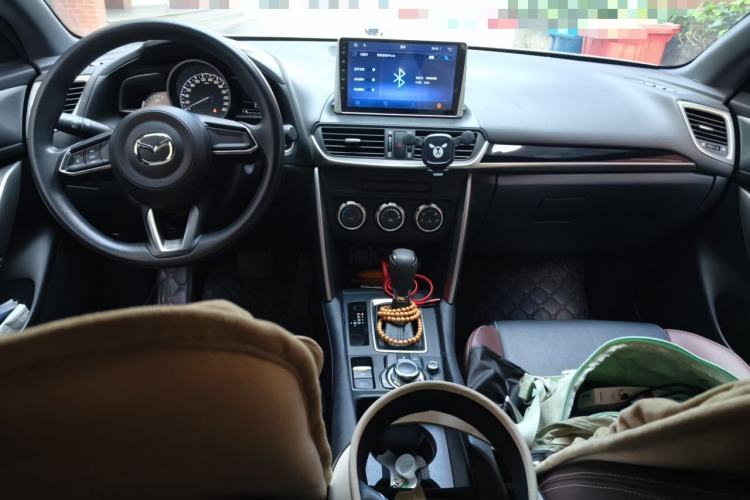 Used Mazda CX-4 2018 2.0L Automatic Two-Wheel Drive Blue Sky Dynamic Version China V Standard Center Console