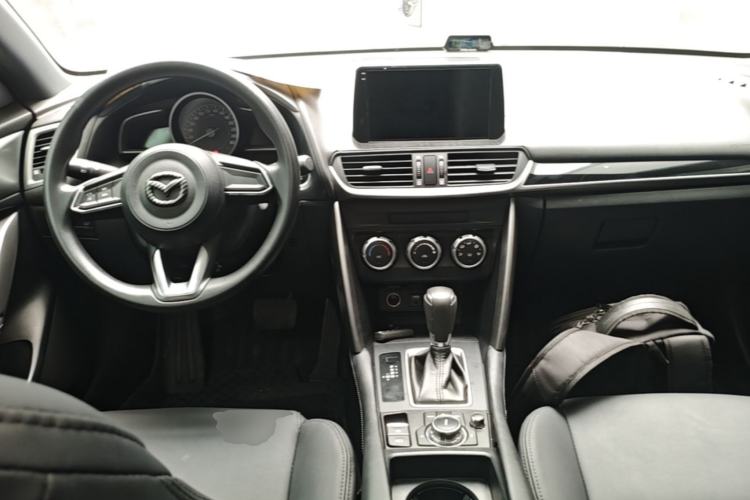Used Mazda CX-4 2018 2.0L Automatic Two-Wheel Drive Blue Sky Dynamic Version China V Standard Center Console