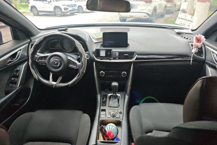Used Mazda CX-4 2018 2.0L Automatic 2WD Blue Sky Exploration Edition China VI Standard Center Console