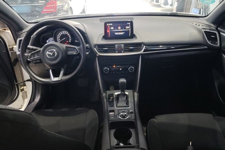 Used Mazda CX-4 2018 2.0L Automatic Two-Wheel Drive Blue Sky Exploration Version China V Standard Center Console