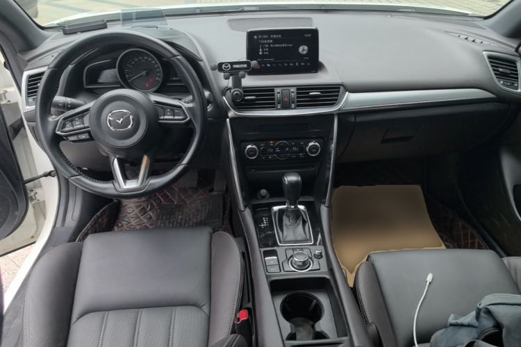 Used Mazda CX-4 2018 2.0L Automatic Two-Wheel Drive Blue Sky Premium Upgrade Version China VI Standard Center Console