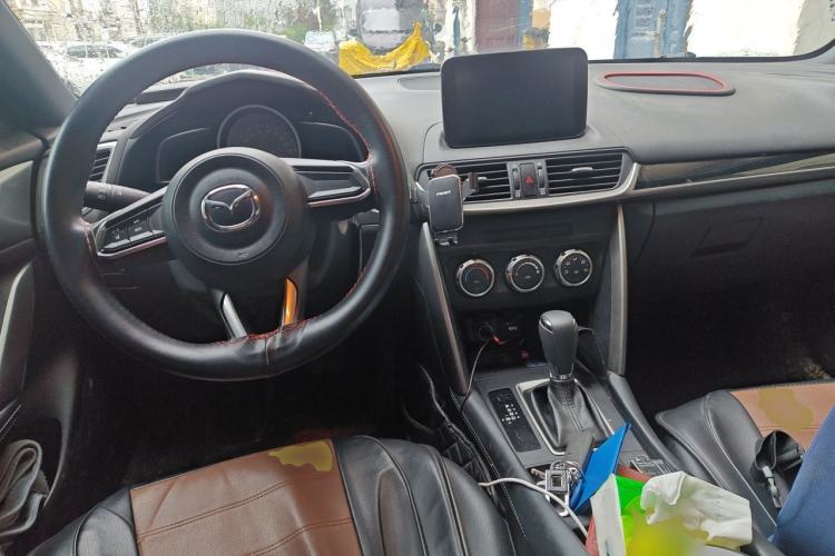 Used Mazda CX-4 2018 2.0L Automatic Two-Wheel Drive Blue Sky Dynamic Version China V Standard Center Console