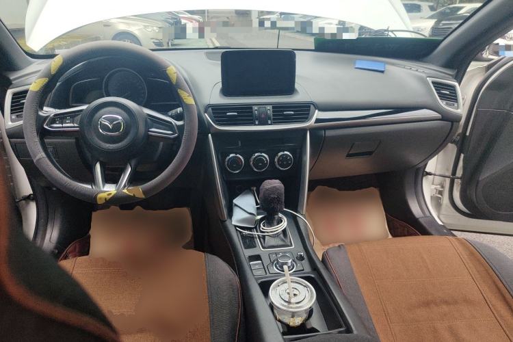 Used Mazda CX-4 2018 2.0L Automatic Two-Wheel Drive Blue Sky Premium Upgrade Version China V Standard Center Console