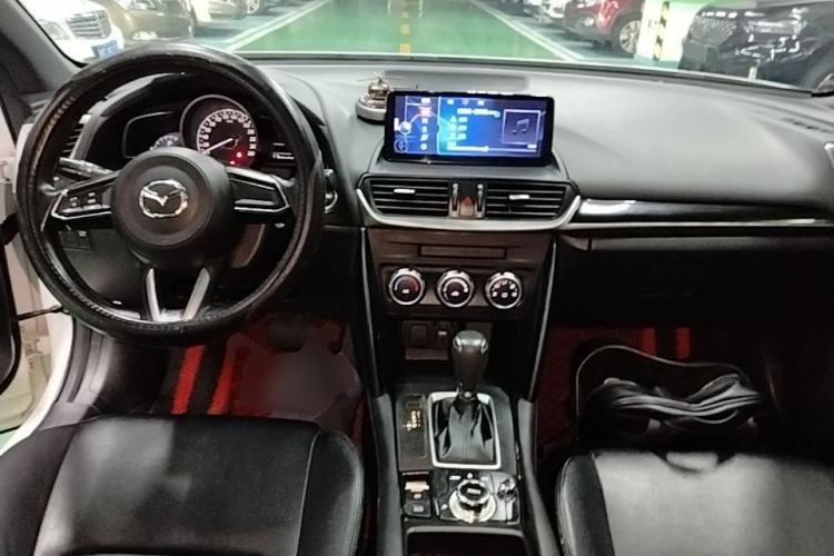Used Mazda CX-4 2018 2.0L Automatic Two-Wheel Drive Blue Sky Dynamic Version China VI Standard Center Console