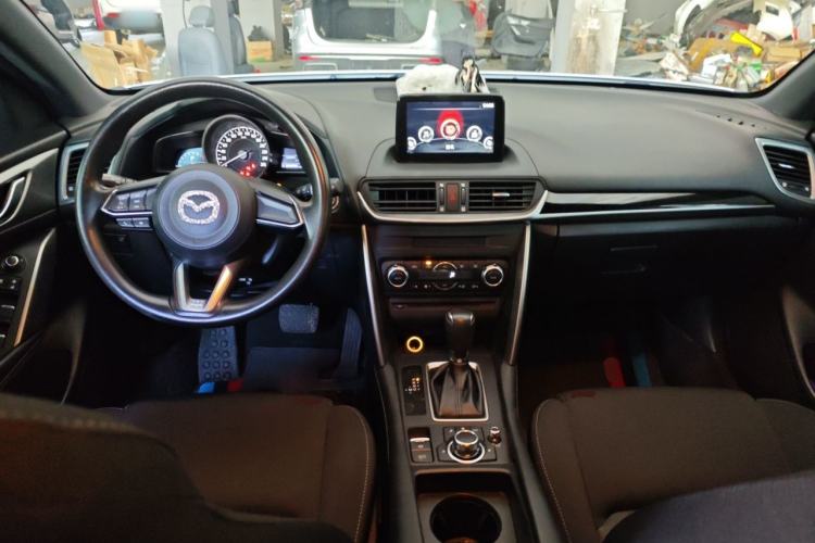 Used Mazda CX-4 2018 2.0L Automatic Two-Wheel Drive Blue Sky Exploration Version China V Standard Center Console